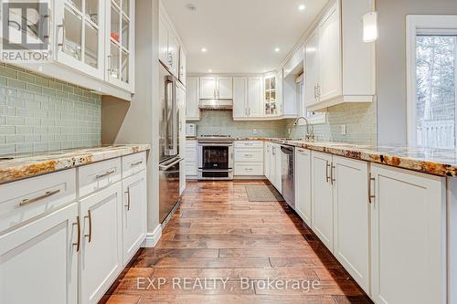 5 Doepath Way, Caledon, ON - Indoor Photo Showing Kitchen With Upgraded Kitchen