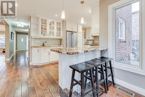 5 Doepath Way, Caledon, ON - Indoor Photo Showing Kitchen With Upgraded Kitchen