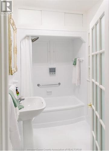 95 Main Street West, Kingsville, ON - Indoor Photo Showing Bathroom