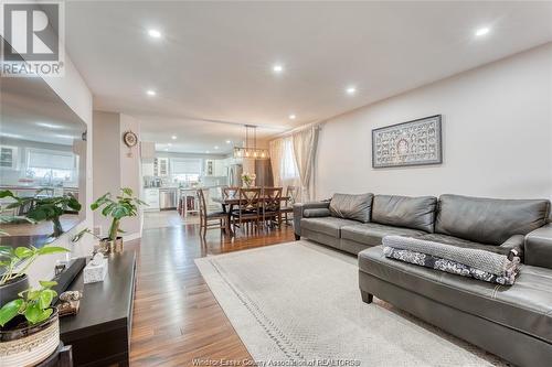 2475 Maitland, Windsor, ON - Indoor Photo Showing Living Room