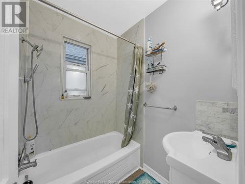 229 Josephine, Windsor, ON - Indoor Photo Showing Bathroom