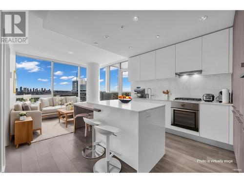 5507 4510 Halifax Way, Burnaby, BC - Indoor Photo Showing Kitchen With Upgraded Kitchen