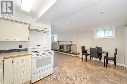 1635 Kenmuir Avenue, Mississauga, ON - Indoor Photo Showing Kitchen