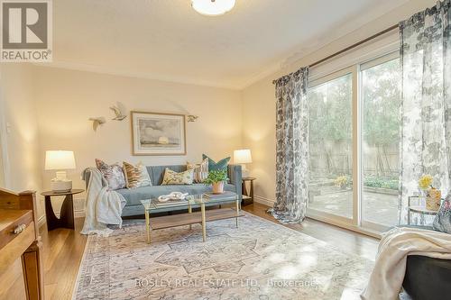 4242 Fieldgate Drive, Mississauga, ON - Indoor Photo Showing Living Room