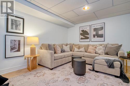 4242 Fieldgate Drive, Mississauga, ON - Indoor Photo Showing Living Room