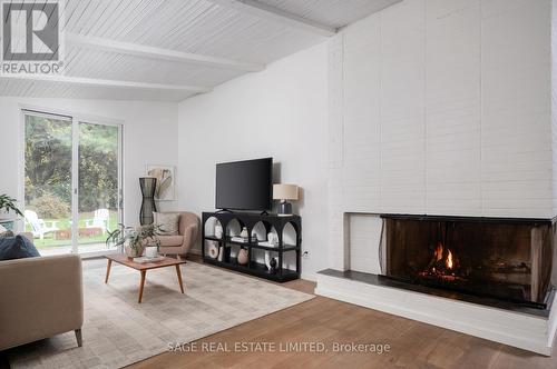 10 Wynnview Court, Toronto, ON - Indoor Photo Showing Living Room With Fireplace