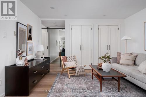 10 Wynnview Court, Toronto, ON - Indoor Photo Showing Living Room