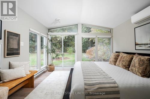 10 Wynnview Court, Toronto, ON - Indoor Photo Showing Bedroom