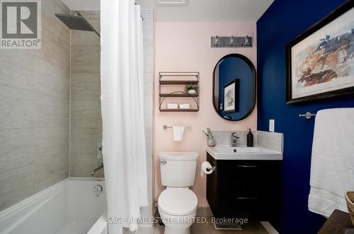 10 Wynnview Court, Toronto, ON - Indoor Photo Showing Bathroom