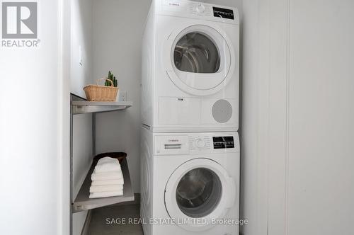 10 Wynnview Court, Toronto, ON - Indoor Photo Showing Laundry Room