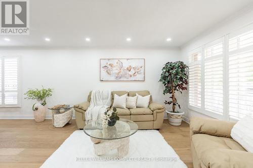 4545 Ivy Gardens Crescent, Lincoln, ON - Indoor Photo Showing Living Room