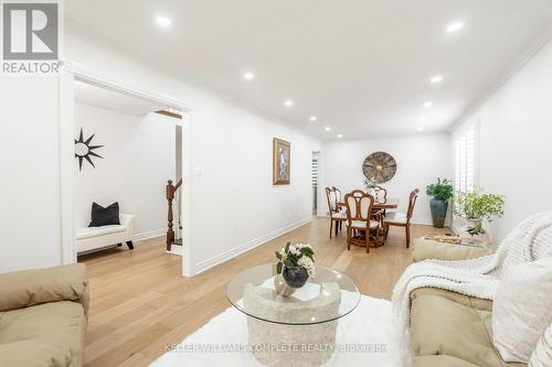 4545 Ivy Gardens Crescent, Lincoln, ON - Indoor Photo Showing Living Room