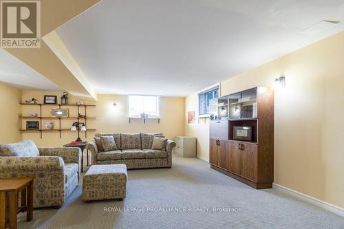 45 Chestnut Drive, Belleville, ON - Indoor Photo Showing Living Room