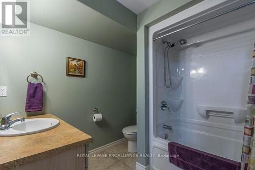 45 Chestnut Drive, Belleville, ON - Indoor Photo Showing Bathroom