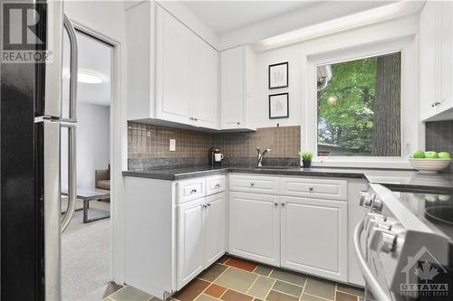 2176 Woodcrest Road, Ottawa, ON - Indoor Photo Showing Kitchen