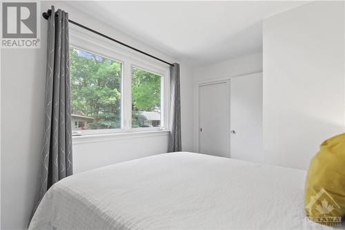 2176 Woodcrest Road, Ottawa, ON - Indoor Photo Showing Bedroom