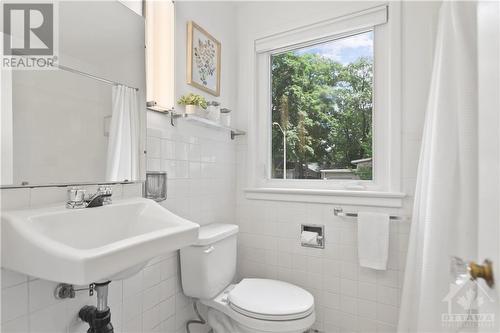 2176 Woodcrest Road, Ottawa, ON - Indoor Photo Showing Bathroom