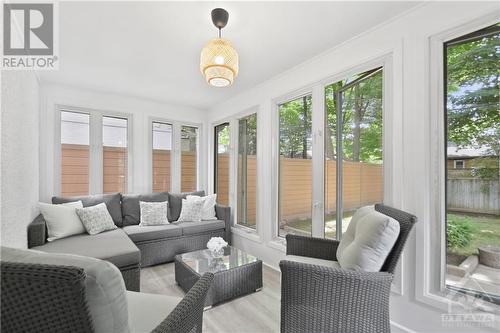 2176 Woodcrest Road, Ottawa, ON - Indoor Photo Showing Living Room