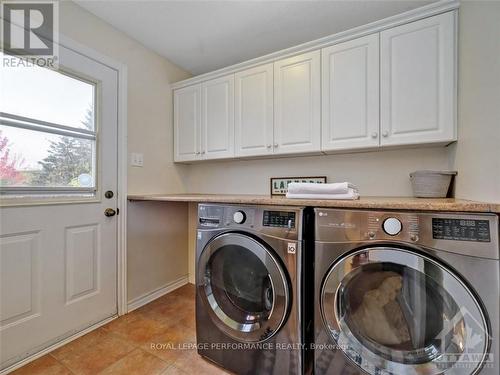 25 Campbell Court, Russell, ON - Indoor Photo Showing Laundry Room