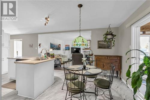 6232 Dalton Court, Bainsville, ON - Indoor Photo Showing Dining Room