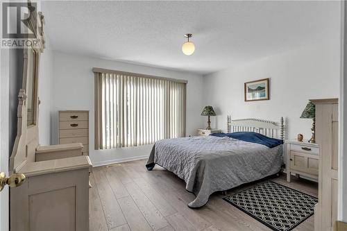 6232 Dalton Court, Bainsville, ON - Indoor Photo Showing Bedroom