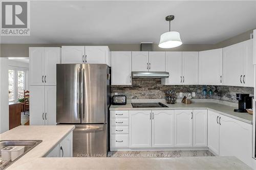 6232 Dalton Court, South Glengarry, ON - Indoor Photo Showing Kitchen