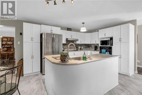 6232 Dalton Court, Bainsville, ON - Indoor Photo Showing Kitchen With Upgraded Kitchen