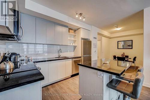 1102 - 4677 Glen Erin Drive, Mississauga, ON - Indoor Photo Showing Kitchen