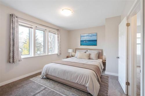 550 Boyd Avenue, Winnipeg, MB - Indoor Photo Showing Bedroom