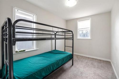 550 Boyd Avenue, Winnipeg, MB - Indoor Photo Showing Bedroom