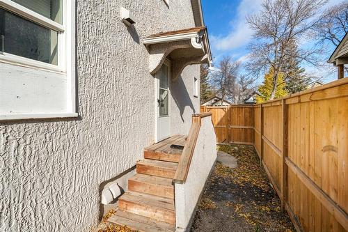 550 Boyd Avenue, Winnipeg, MB - Outdoor With Exterior