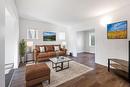 550 Boyd Avenue, Winnipeg, MB  - Indoor Photo Showing Living Room 