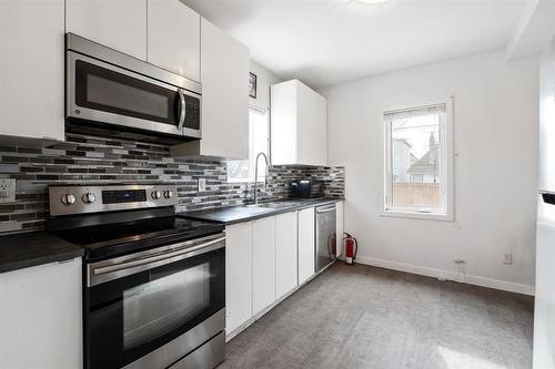 550 Boyd Avenue, Winnipeg, MB - Indoor Photo Showing Kitchen