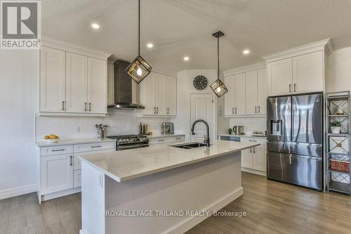 88 Foxborough Place, Thames Centre (Thorndale), ON - Indoor Photo Showing Kitchen With Double Sink With Upgraded Kitchen