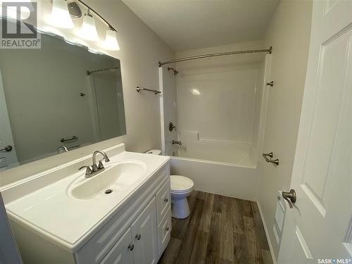 104 Railway Avenue E, Kindersley Rm No. 290, SK - Indoor Photo Showing Bathroom