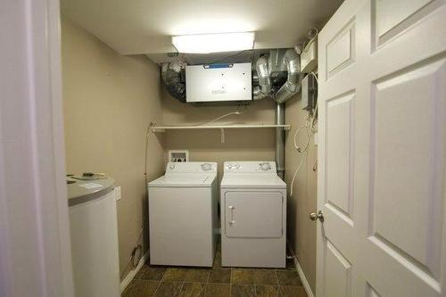 3 123 Charlton Avenue, Portage La Prairie, MB - Indoor Photo Showing Laundry Room