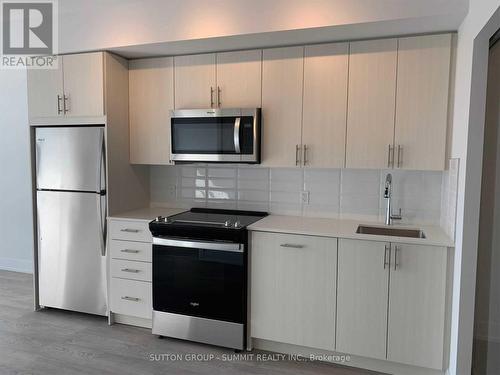 1915 - 2550 Simcoe Street, Oshawa, ON - Indoor Photo Showing Kitchen