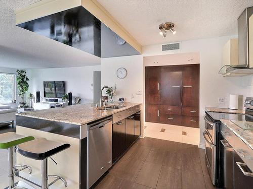 Cuisine - 307-8145 Boul. St-Laurent, Brossard, QC - Indoor Photo Showing Kitchen With Double Sink With Upgraded Kitchen