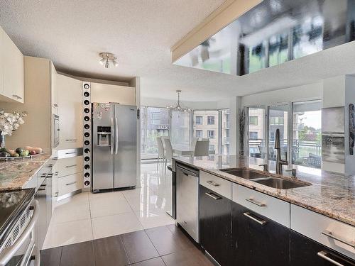 Cuisine - 307-8145 Boul. St-Laurent, Brossard, QC - Indoor Photo Showing Kitchen With Double Sink With Upgraded Kitchen