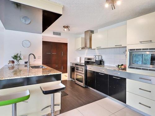 Cuisine - 307-8145 Boul. St-Laurent, Brossard, QC - Indoor Photo Showing Kitchen With Upgraded Kitchen