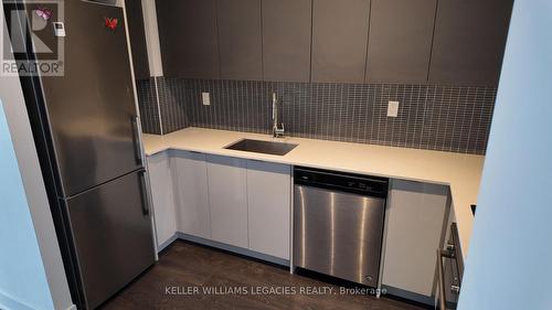 704 - 2916 Highway 7 Road, Vaughan, ON - Indoor Photo Showing Kitchen