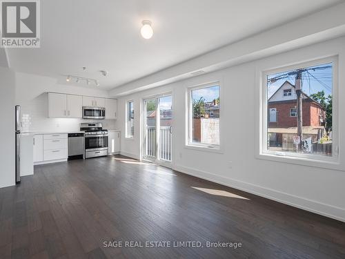 109 - 1183 Dufferin Street, Toronto, ON - Indoor Photo Showing Kitchen