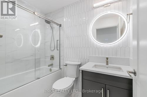 2002 - 500 Brock Avenue, Burlington, ON - Indoor Photo Showing Bathroom