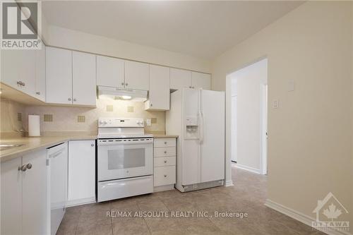 110 Clarkson Crescent, Ottawa, ON - Indoor Photo Showing Kitchen