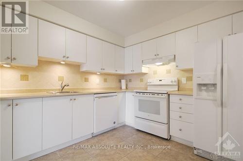 110 Clarkson Crescent, Ottawa, ON - Indoor Photo Showing Kitchen