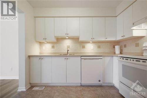 110 Clarkson Crescent, Ottawa, ON - Indoor Photo Showing Kitchen