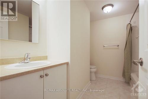 110 Clarkson Crescent, Ottawa, ON - Indoor Photo Showing Bathroom