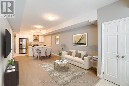 120 Wheat Lane, Kitchener, ON - Indoor Photo Showing Living Room