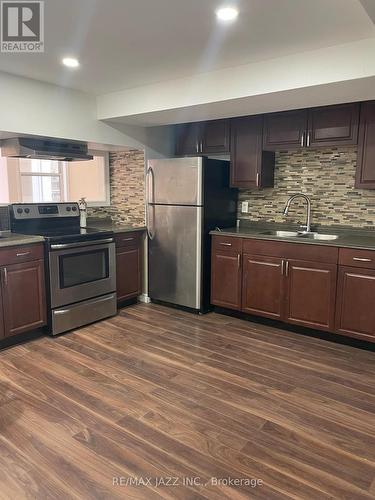 28 Fairmeadow Place, Whitby (Blue Grass Meadows), ON - Indoor Photo Showing Kitchen With Double Sink