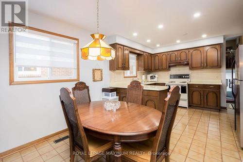 44 Flagstick Court, Toronto, ON - Indoor Photo Showing Dining Room